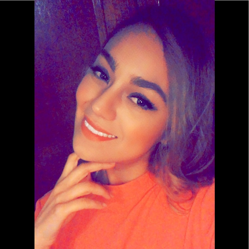 Meet your Posher, Ana lucia